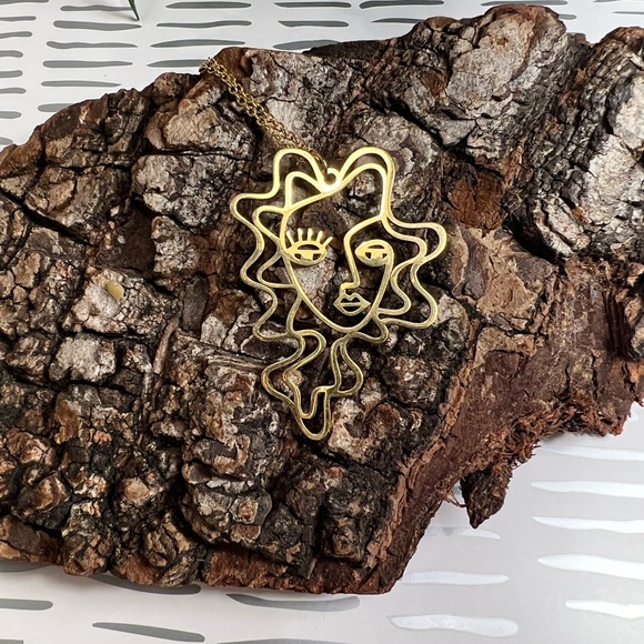 Gold Minimalist Woman’s Face Outline Necklace - Artsy Trendy Necklace - Picture 10 of 16